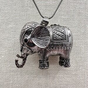 Vintage Y2K Black Rhinestone Elephant Pendant Necklace 90s Jewelry
